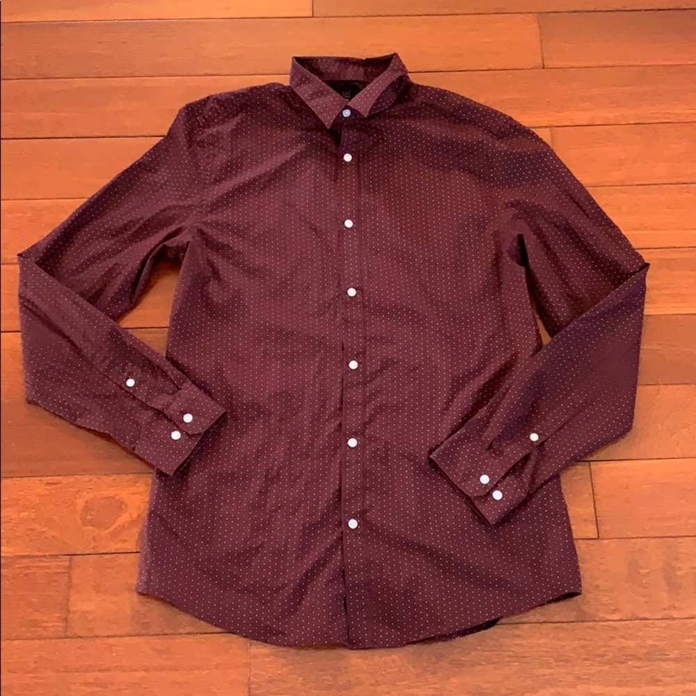 Burgundy polka dot button up great condition